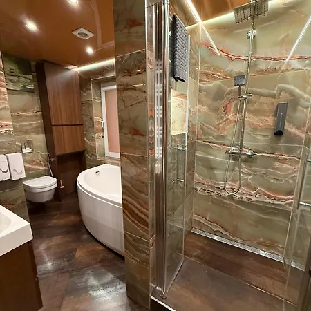 アパート Brivibas - Sunset, Free Private Parking, Free Wifi, Self Check-in リガ